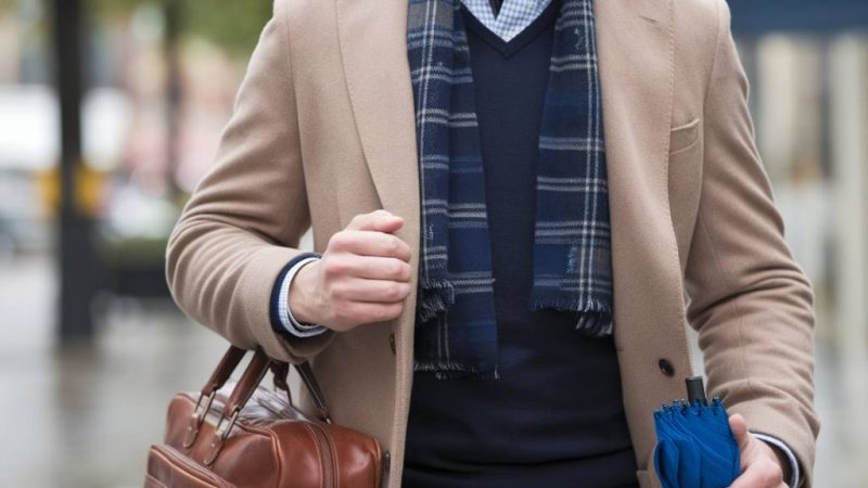 « Les accessoires indispensables pour un style de gentleman en toute saison »